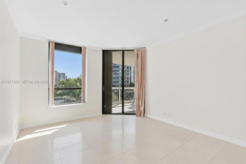 Condo in Aventura, Florida, 2 bedrooms  № 2174667 - photo 18