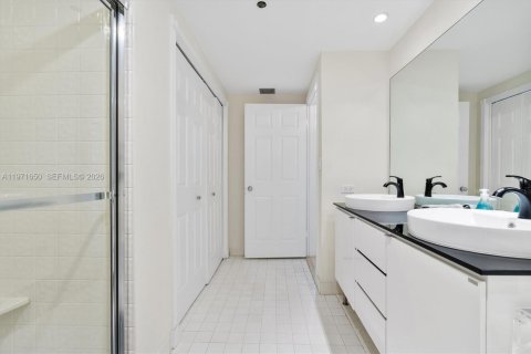 Condo in Aventura, Florida, 2 bedrooms  № 2174667 - photo 21
