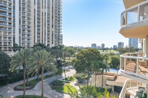 Condo in Aventura, Florida, 2 bedrooms  № 2174667 - photo 24