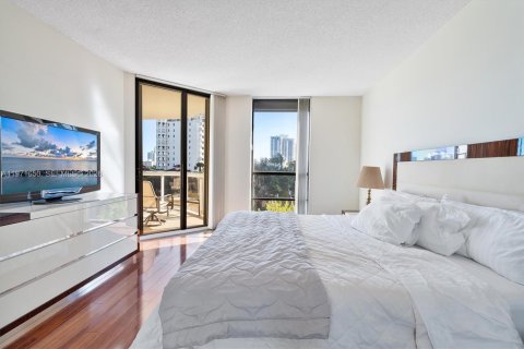 Condo in Aventura, Florida, 2 bedrooms  № 2174667 - photo 13