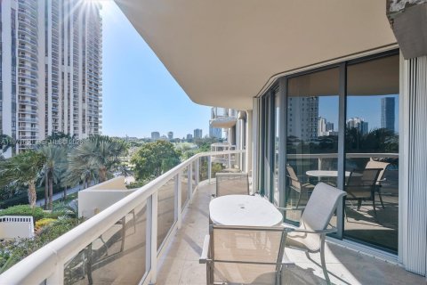 Condo in Aventura, Florida, 2 bedrooms  № 2174667 - photo 25