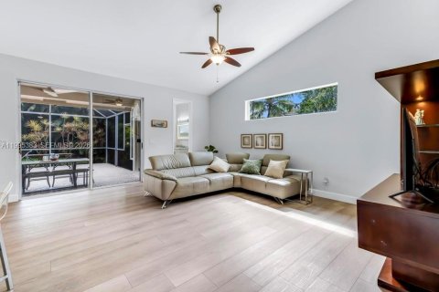 Villa ou maison à vendre à Pembroke Pines, Floride: 4 chambres, 261.06 m2 № 2072634 - photo 13