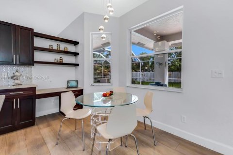 Villa ou maison à vendre à Pembroke Pines, Floride: 4 chambres, 261.06 m2 № 2072634 - photo 8