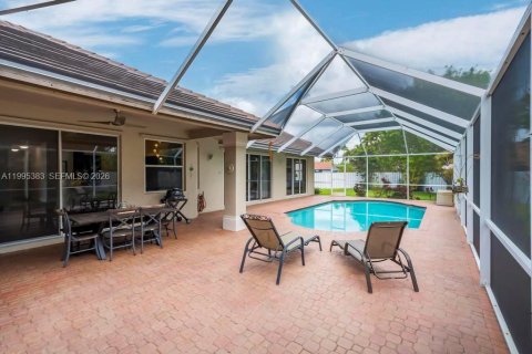 Villa ou maison à vendre à Pembroke Pines, Floride: 4 chambres, 261.06 m2 № 2072634 - photo 30