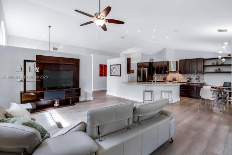 Villa ou maison à vendre à Pembroke Pines, Floride: 4 chambres, 261.06 m2 № 2072634 - photo 12