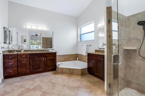 Villa ou maison à vendre à Pembroke Pines, Floride: 4 chambres, 261.06 m2 № 2072634 - photo 17