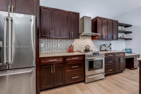 Villa ou maison à vendre à Pembroke Pines, Floride: 4 chambres, 261.06 m2 № 2072634 - photo 6