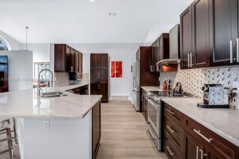 Villa ou maison à vendre à Pembroke Pines, Floride: 4 chambres, 261.06 m2 № 2072634 - photo 5