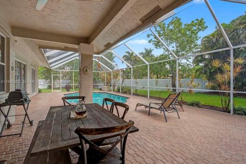 Villa ou maison à vendre à Pembroke Pines, Floride: 4 chambres, 261.06 m2 № 2072634 - photo 28
