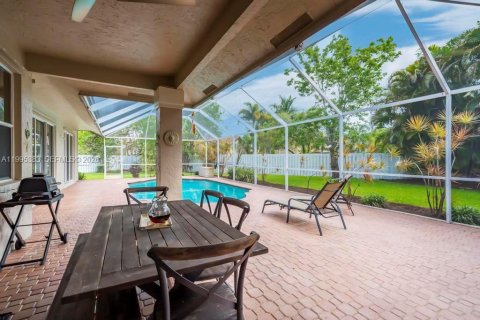 Villa ou maison à vendre à Pembroke Pines, Floride: 4 chambres, 261.06 m2 № 2072634 - photo 27