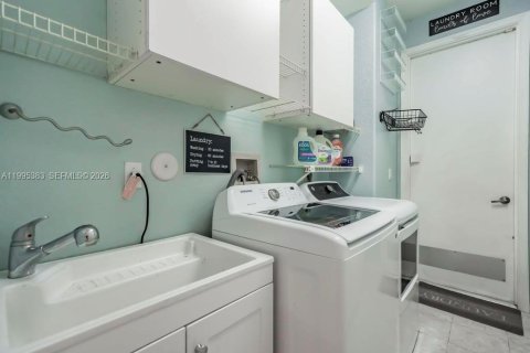 Villa ou maison à vendre à Pembroke Pines, Floride: 4 chambres, 261.06 m2 № 2072634 - photo 26