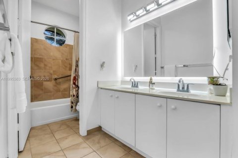 Villa ou maison à vendre à Pembroke Pines, Floride: 4 chambres, 261.06 m2 № 2072634 - photo 25