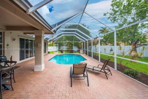 Villa ou maison à vendre à Pembroke Pines, Floride: 4 chambres, 261.06 m2 № 2072634 - photo 29