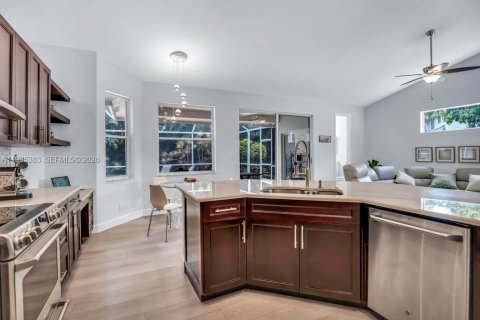 Villa ou maison à vendre à Pembroke Pines, Floride: 4 chambres, 261.06 m2 № 2072634 - photo 4