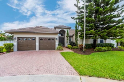 Villa ou maison à Pembroke Pines, Floride 4 chambres, 261.06 m2 № 2072634