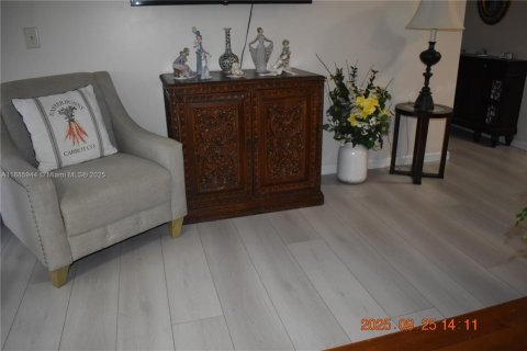 Condominio en venta en Tamarac, Florida, 2 dormitorios, 76.83 m2 № 1983357 - foto 3