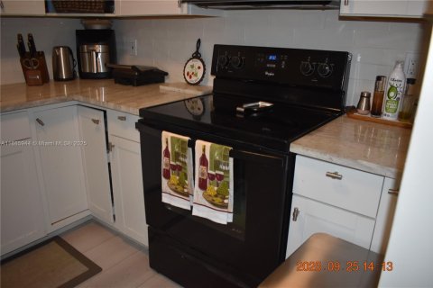 Condominio en venta en Tamarac, Florida, 2 dormitorios, 76.83 m2 № 1983357 - foto 8