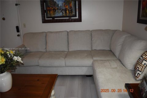 Condominio en venta en Tamarac, Florida, 2 dormitorios, 76.83 m2 № 1983357 - foto 2