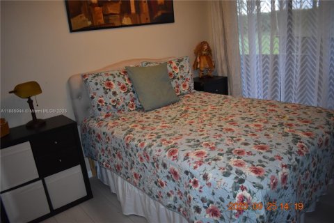 Condominio en venta en Tamarac, Florida, 2 dormitorios, 76.83 m2 № 1983357 - foto 12