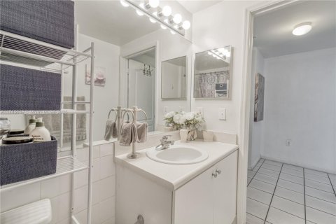 Condominio en venta en Miami, Florida, 2 dormitorios, 89.46 m2 № 2077004 - foto 11