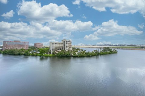 Condominio en Miami, Florida, 2 dormitorios  № 2077004