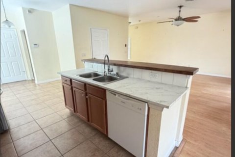 House in St. Lucie, Florida 3 bedrooms, 158.4 sq.m. № 2169217 - photo 17