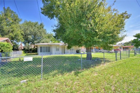 House in Winter Haven, Florida 3 bedrooms, 96.62 sq.m. № 1918714 - photo 3