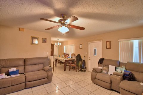House in Winter Haven, Florida 3 bedrooms, 96.62 sq.m. № 1918714 - photo 14