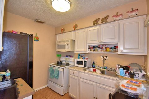 House in Winter Haven, Florida 3 bedrooms, 96.62 sq.m. № 1918714 - photo 8