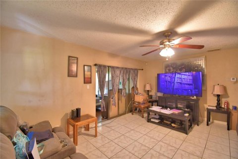 House in Winter Haven, Florida 3 bedrooms, 96.62 sq.m. № 1918714 - photo 15