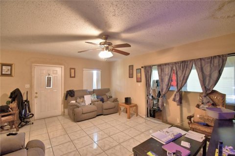 House in Winter Haven, Florida 3 bedrooms, 96.62 sq.m. № 1918714 - photo 13
