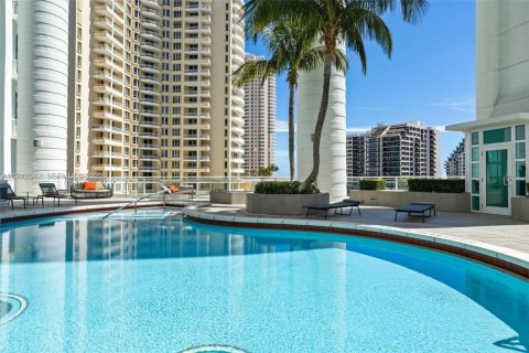 Condo in Miami, Florida, 2 bedrooms  № 2039100 - photo 25