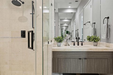 Condo in Miami, Florida, 2 bedrooms  № 2039100 - photo 21