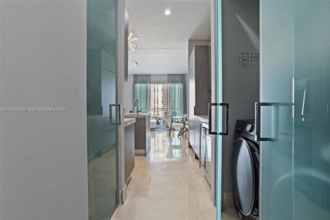 Condo in Miami, Florida, 2 bedrooms  № 2039100 - photo 24