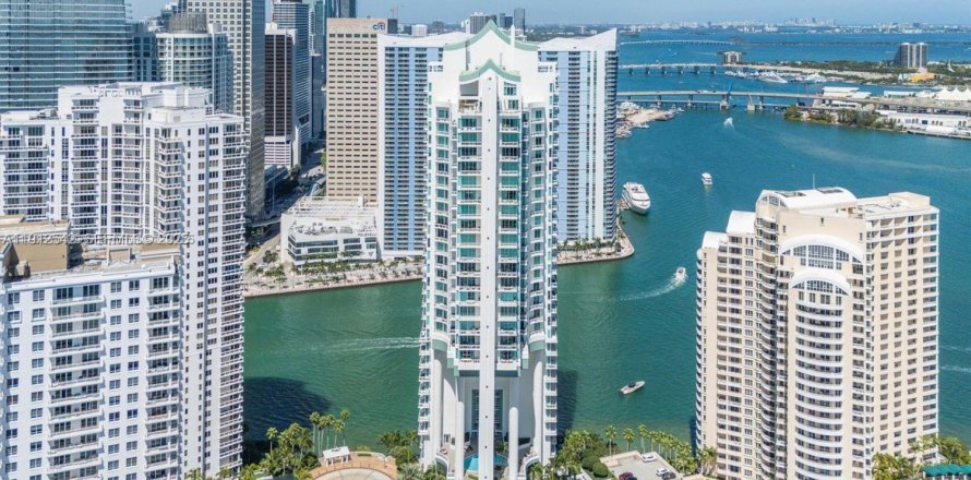 Condo in Miami, Florida, 2 bedrooms  № 2039100