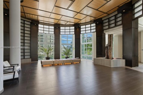 Condo in Miami, Florida, 2 bedrooms  № 2039100 - photo 13