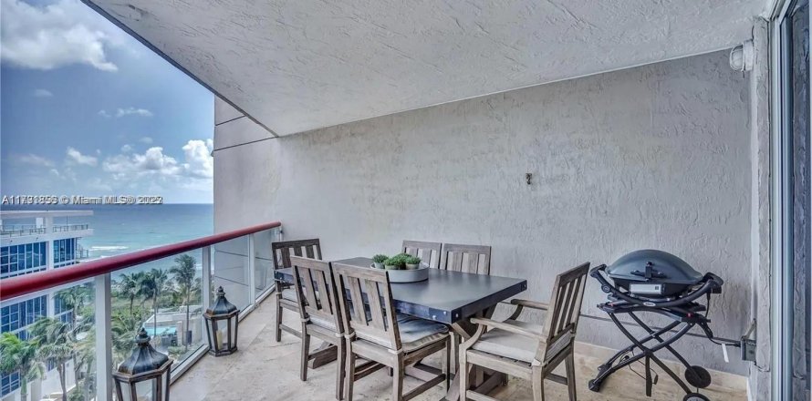 Кондоминиум с 2 спальнями в Майами-Бич, Флорида № 1958980