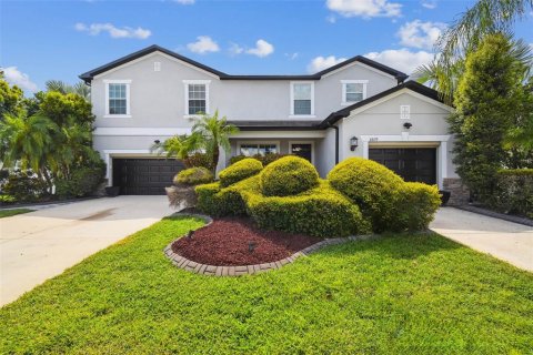 House in Land O' Lakes, Florida 4 bedrooms, 333.89 sq.m. № 1875964 - photo 1