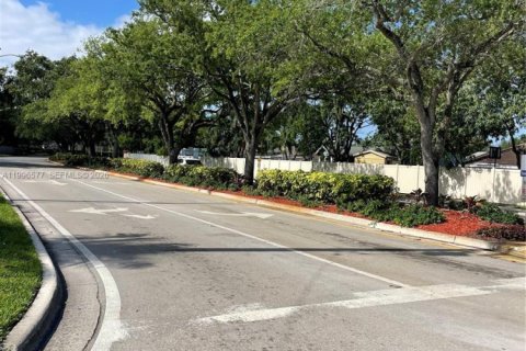 Купить таунхаус в Мирамар, Флорида 3 спальни, 147.53м2, № 2058775 - фото 3