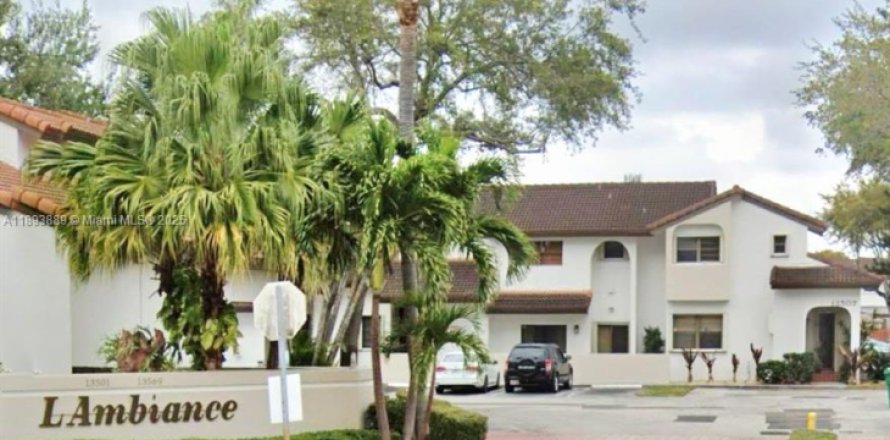 Condo in Miami, Florida, 2 bedrooms  № 1947154