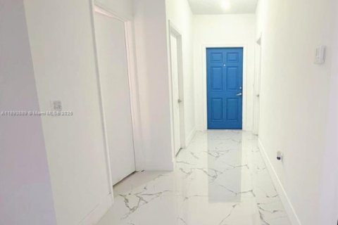 Condo in Miami, Florida, 2 bedrooms  № 1947154 - photo 10