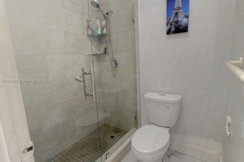 Condo in Miami, Florida, 2 bedrooms  № 1947154 - photo 20
