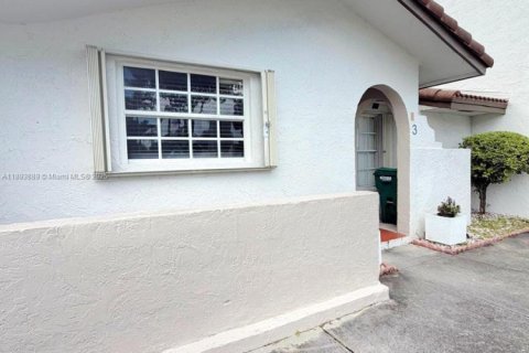 Condo in Miami, Florida, 2 bedrooms  № 1947154 - photo 5
