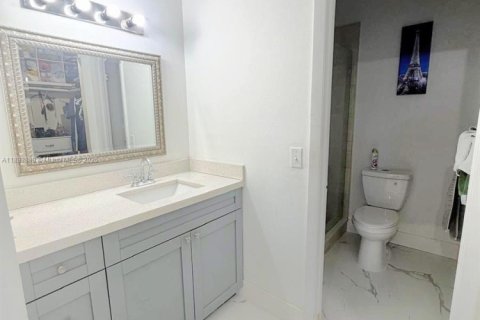 Condo in Miami, Florida, 2 bedrooms  № 1947154 - photo 21