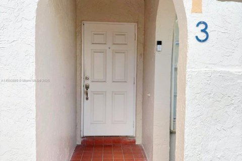 Condo in Miami, Florida, 2 bedrooms  № 1947154 - photo 9