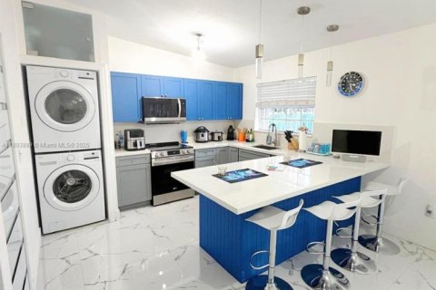 Condo in Miami, Florida, 2 bedrooms  № 1947154 - photo 14