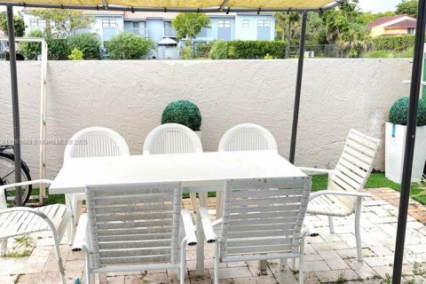 Condo in Miami, Florida, 2 bedrooms  № 1947154 - photo 27