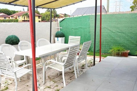 Condo in Miami, Florida, 2 bedrooms  № 1947154 - photo 25