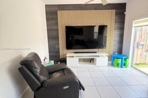 Touwnhouse à vendre à Miami, Floride: 4 chambres, 169.08 m2 № 1781609 - photo 6