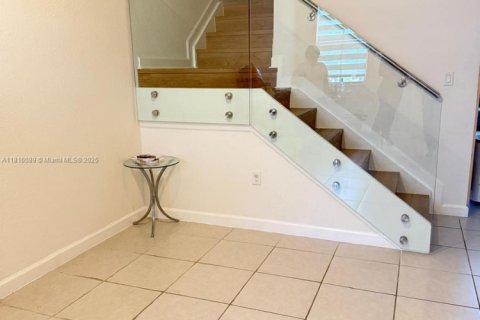 Touwnhouse à vendre à Miami, Floride: 4 chambres, 169.08 m2 № 1781609 - photo 2